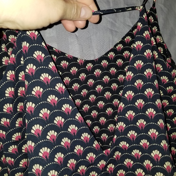 ⭐HP 6/29⭐Sleeveless w/Fabric Overlay & V Back Tank Top Size Large EUC - Picture 8 of 8